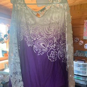 Cute top with lace sleeves